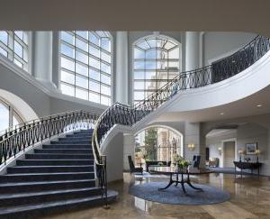 Grand Staircase and Atrium at 巴兰坦的, 豪华精选酒店, 夏洛特